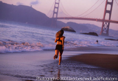 GG Bridge beach runner